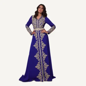 Caftan violet Amal avec broderies argentées, fait à la main, idéal pour soirées et occasions spéciales.