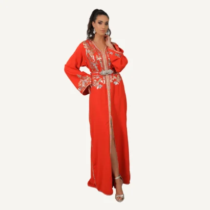 Détails des perles élégantes sur le Caftan Asma, création artisanale luxueuse de Mautassin.