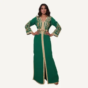 Caftan Basma vert royal, orné de broderies luxueuses faites à la main, idéal pour mariages et grandes occasions.