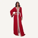 Vue complète du Caftan Ghazal, tenue rouge raffinée avec broderies artistiques, parfaite pour les grandes occasions.