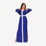 Caftan Layali bleu roi avec zwaak maallam traditionnel, brodé à la main, idéal pour mariages et réceptions.