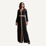 Caftan Layali noir élégant avec broderies zwaak maallam, confection artisanale pour occasions prestigieuses.