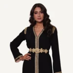 Caftan Layali noir élégant avec broderies zwaak maallam, confection artisanale pour occasions prestigieuses.