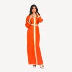 Caftan Layali orange vibrant avec zwaak maallam artisanal, conçu pour célébrations festives et mariages.