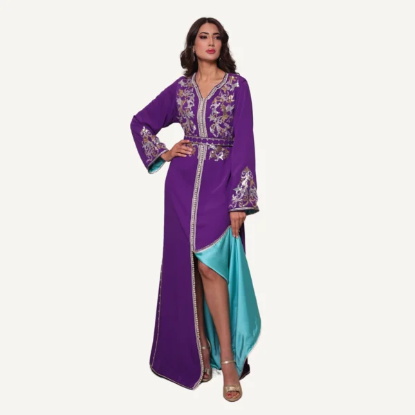 Caftan Najat violet, orné de perles raffinées, confectionné à la main pour mariages et occasions prestigieuses.