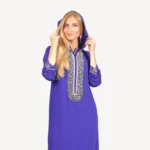 Djellaba Maryam Mautassin bleu roi sophistiquée avec dentelle et perlage, idéale pour des occasions prestigieuses