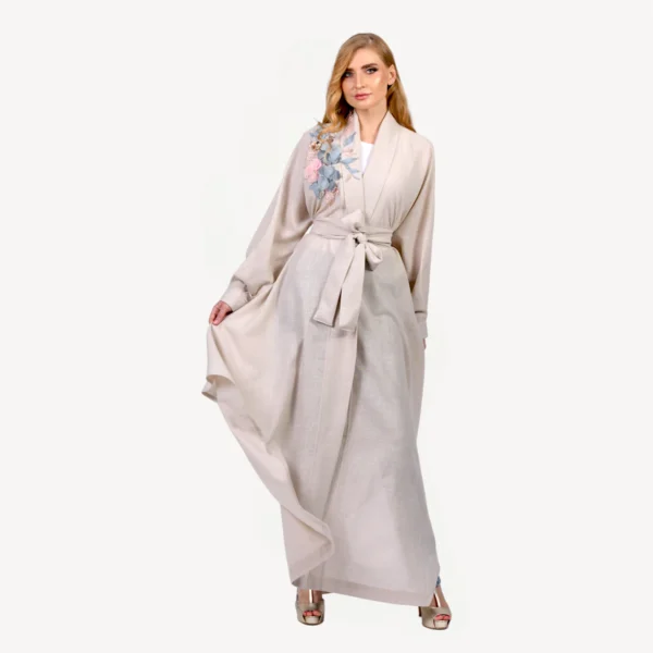 Kimono Alia Mautassin beige clair fluide et raffiné, une pièce artisanale parfaite pour un style chic.