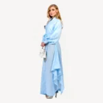 Kimono Alia Mautassin bleu ciel lumineux, confectionné avec soin, parfait pour un style raffiné et intemporel.