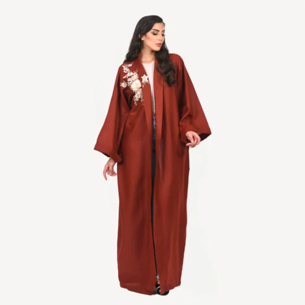 Kimono Leena Mautassin bordeaux sophistiqué, conçu pour soirées élégantes et tenues chic au quotidien.