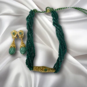 Parure Artisanale Marocaine Verte – Élégance et Charme Naturel