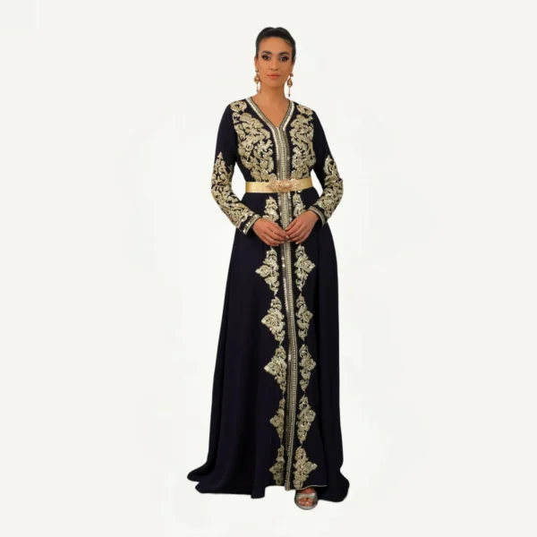 Détails des broderies dorées sur le Caftan Bariq, une pièce luxueuse de haute couture marocaine.